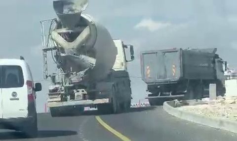 Beton Mikseri Adıyaman'da Trafikte İlerledi