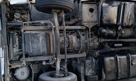 Bitlis-Van Kara Yolunda Tır Devrildi: Bir Yaralı