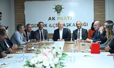 Bursa'da AK Parti'ye 800 Yeni Üye Katıldı