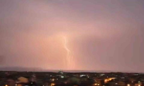 Bursa'da Gök Gürültülü Şimşek Gösterisi