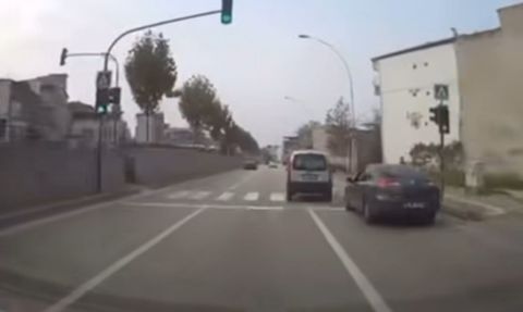 Bursa'da Trafik Kazaları Araç Kameralarına Yansıdı