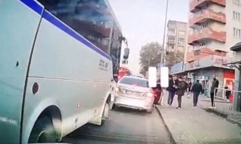 Bursa'da Yol Verme Kavgası Kameralara Yansıdı