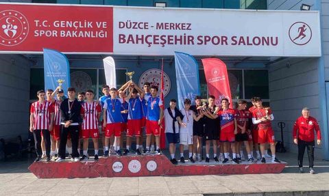 Düzce Kros Yarışmasında Gençler ve Yıldızlar Kıyasıya Mücadele Etti