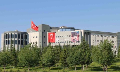 Erciyes Üniversitesi 2025 CWTS Leiden Sıralamasında Yükselişte
