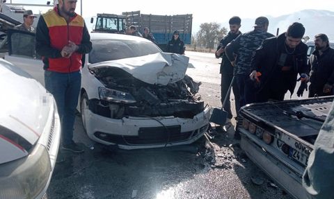 Erzincan'da Üç Araçlı Kaza: 2 Yaralı
