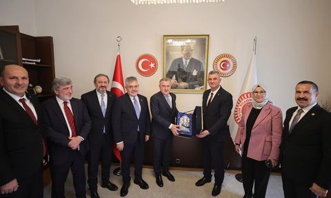 Gölcük'e Yeni Kapalı Spor Salonu Müjdesi