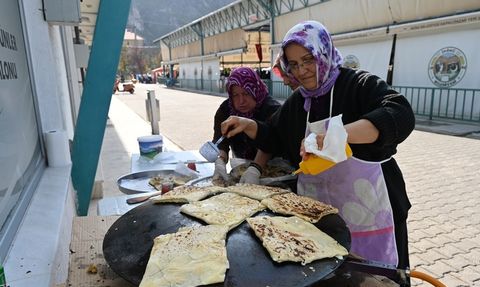 İnönü Kadınlarından Başkan Harmancı'ya Lezzetli İkram