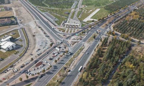 Kayseri'de Erciyes Üniversitesi Kavşağı'nda Düzenleme Çalışmaları Devam Ediyor