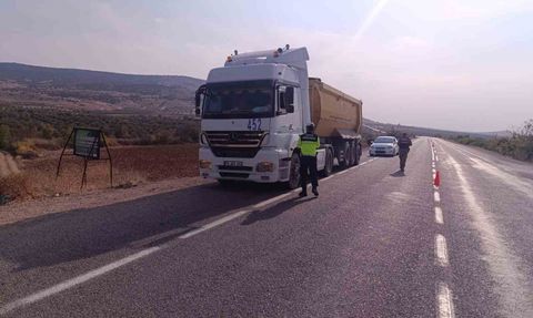 Kilis'te Yük Taşıyan Araçlara Sıkı Denetim