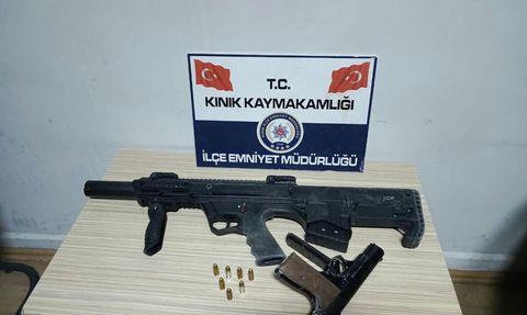 Kınık'ta Ruhsatsız Silah ve Mermiler Ele Geçirildi