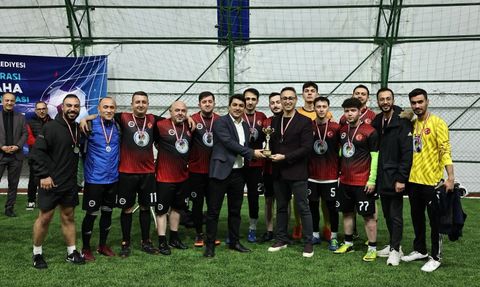 Kütahya Belediyesi'nde Dostluk ve Centilmenlik İçeren Futbol Turnuvası Sonuçlandı