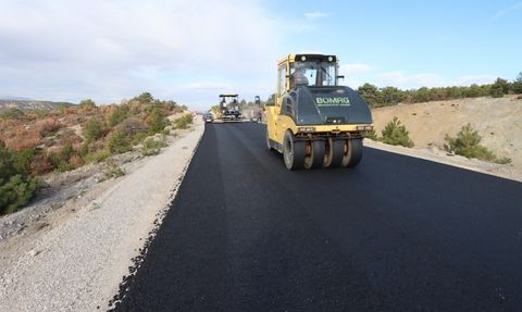 Kütahya'da Köy Yolları İçin Asfalt Çalışmaları Devam Ediyor