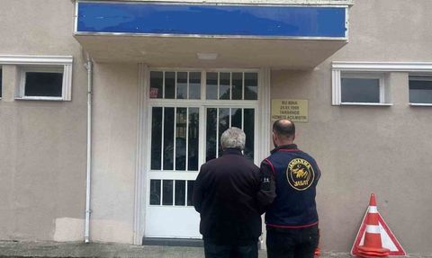 Manisa'da 27 Yıl Hapisle Aranan Dolandırıcı Yakalandı