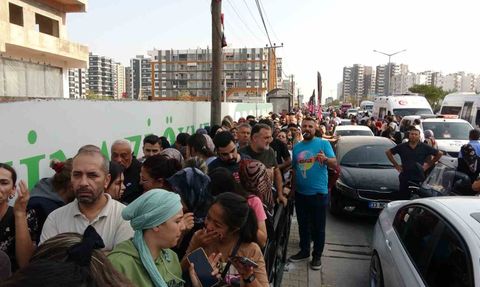 Mersin'de Açılış İndirimi Kuyruğu