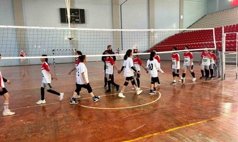 Patnos'ta Okul Sporları Müsabakaları Heyecanı