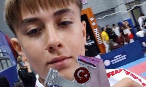 Sarıgöllü Karateci Mehmet Sarıtaş Gümüş Madalya Kazandı