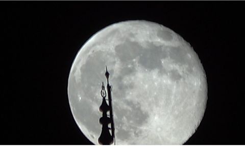 Şişkin Ay Göz Kamaştırdı