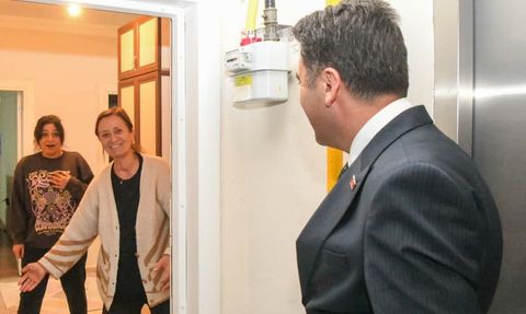 Sosyal Medyada Çay Daveti: Vali Aygöl ve Eşi Mutluluğa Ortak Oldu