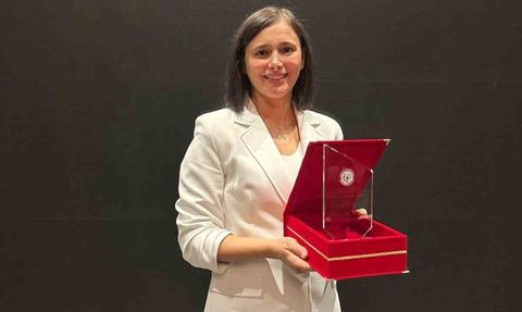 TEB Eczacılık Akademisi Teşvik Ödülü Doç. Dr. Çevik'e Verildi