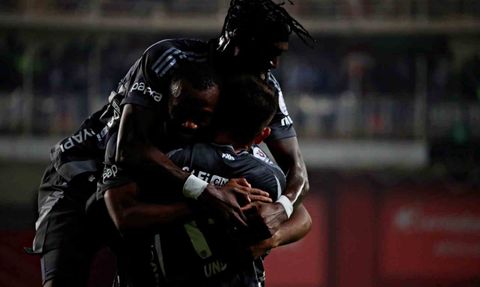 Trendyol Süper Lig: Antalyaspor 0 - Beşiktaş 2 (İlk Yarı Sonucu)