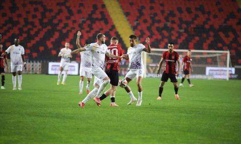 Trendyol Süper Lig: Gaziantep FK 0 - 1 Eyüpspor (İlk Yarı)