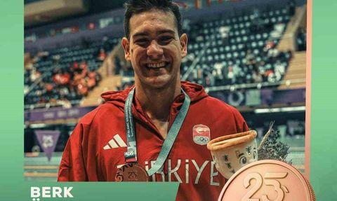 Türk Yüzücülerden Başarı Dolu Gün