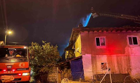 Uşak'ta Yıldırım Düşmesi Sonucu Yangın