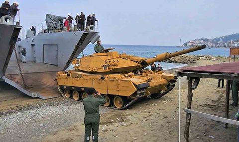 Yeni Tip Çıkarma Gemisi Ç-159 Yalova Kıyılarında Test Edildi