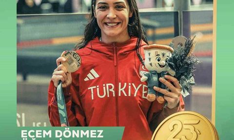 Yüzmede Karışık Bayrak Takımları Altın Madalya Kazandı