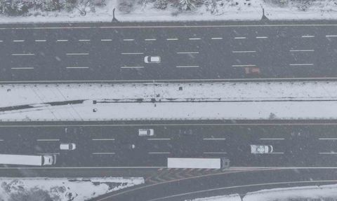 Anadolu Otoyolu'nda Kar Yağışı Nedeniyle Kontrollü Geçiş Uygulaması