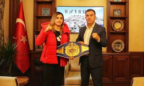 Bayburt Valisi Mustafa Eldivan'dan Dünya Şampiyonu Elif Nur Turhan'a Tebrik Mesajı