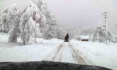 Bolu'da Kışın Zorlu Mücadelesi: 18 Köy Yolu Kapatıldı
