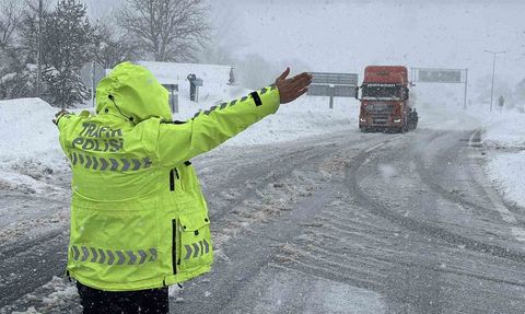 Bolu Dağı'nda D-100 Kara Yoluna Yoğun Kar Nedeniyle Kapatma