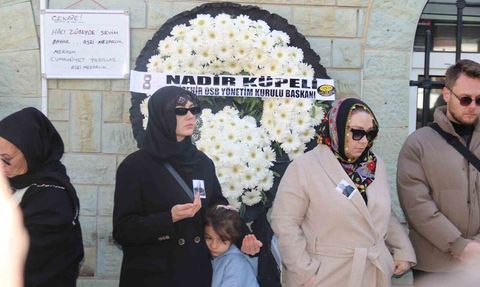 Burcu Özberk'in Dedesinin Cenazesi Düzenlendi