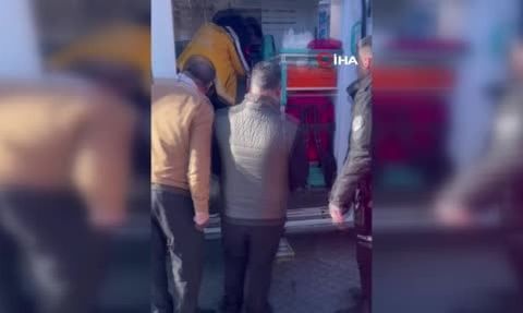 Cahit Berkay Restorana Aracıyla Girdi