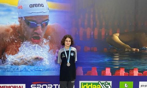 Çayırova'nın Yüzücüsü Yağmur Yeyin, Trabzon'da 4 Madalya Kazandı