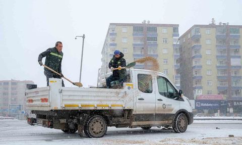 Diyarbakır'da Karla Mücadele: 850 Personel Sahada