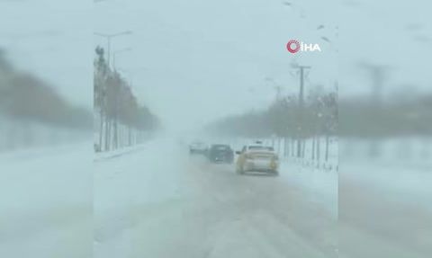 Diyarbakır'da Kaygan Yolda Kaza Kılpayı Atlatıldı