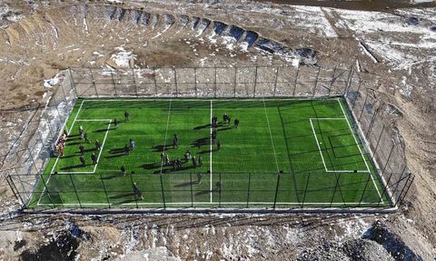 Feke'de Modern Halı Saha Açılışı