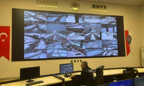 Gaziantep’te Yılbaşı Gecesi Hazırlıkları ve Kar Yağışı