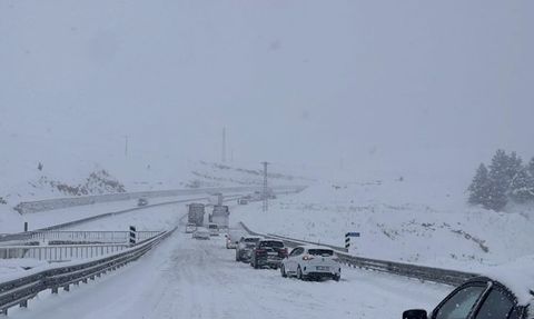Güneydoğu'da Kar Seferberliği: Mardin ve Diyarbakır Beyaza Büründü