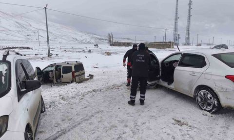 Iğdır-Doğubayazıt Yolunda Zincirleme Trafik Kazası: 3 Yaralı