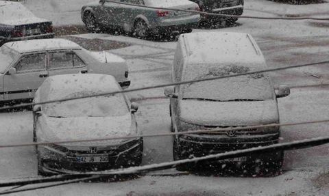 Karapınar’da Yılın Son Günü Kar Yağışı