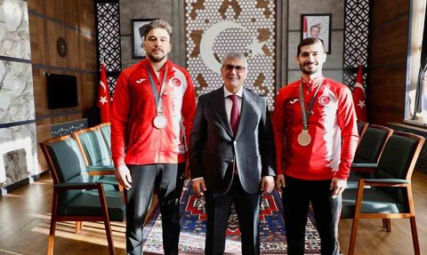 Niğdeli Güreşçilerden Vali Çelik’e Ziyaret