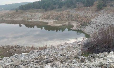 Sarıgöl'de Barajlar Yağışları Bekliyor: Üreticilerin Endişesi