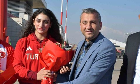 Şırnaklı Milli Sporculara Coşkulu Karşılama Töreni Düzenlendi