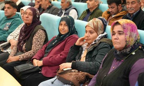 Tarsus'ta Sarıulak Zeytini Üreticilerine Eğitim Verildi