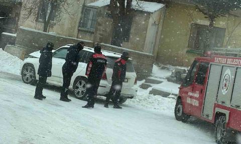 Tatvan Belediye Başkanı'nın Makam Aracında Kaza