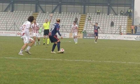 Tek Başına Takımını Destekleyen Taraftar