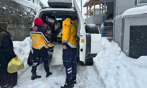 Yoğun Kış Koşullarında Acil Sağlık Ekiplerinin Özverili Mücadelesi